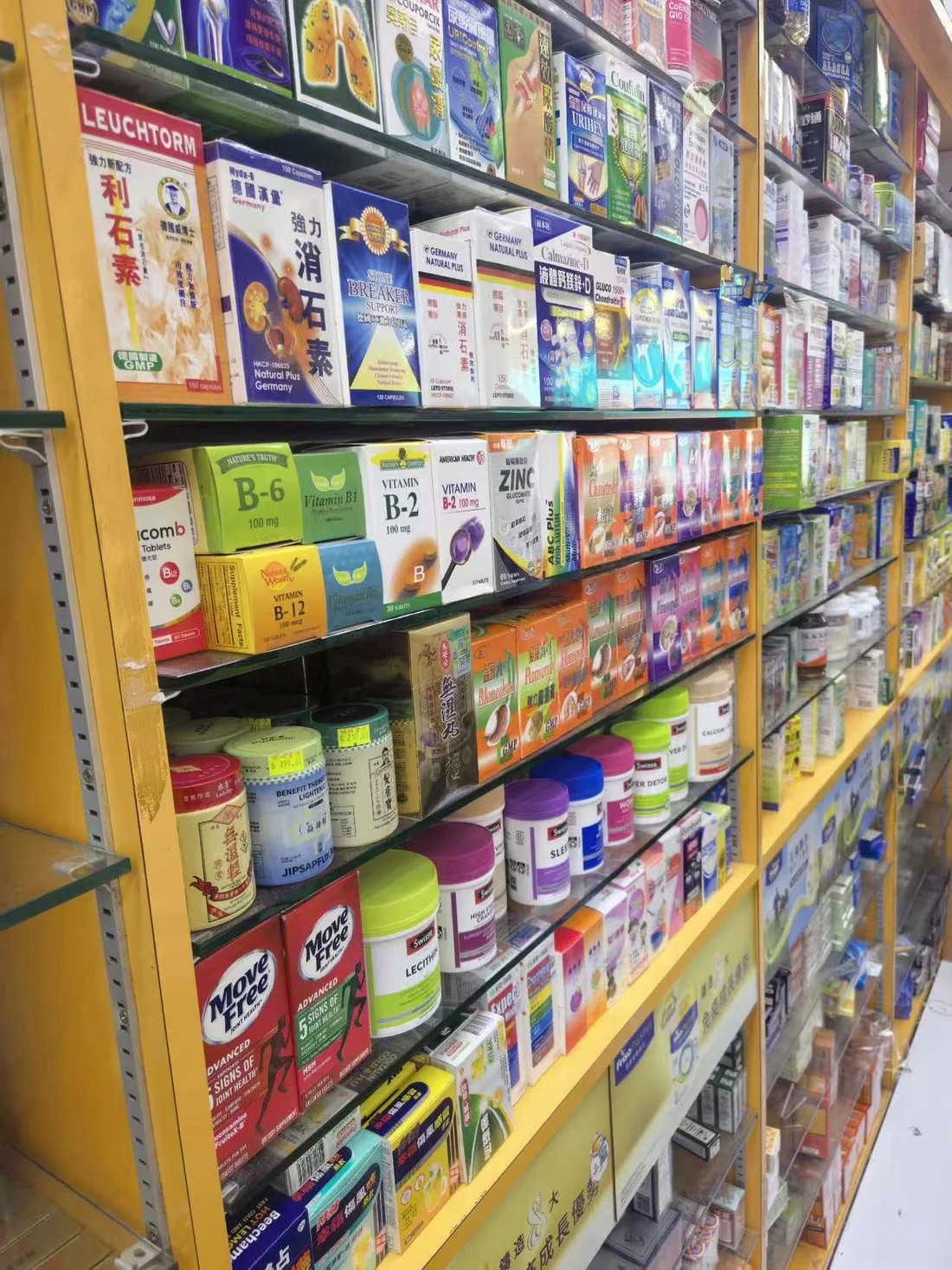 智文藥房元朗店葉濕伏產品陳列